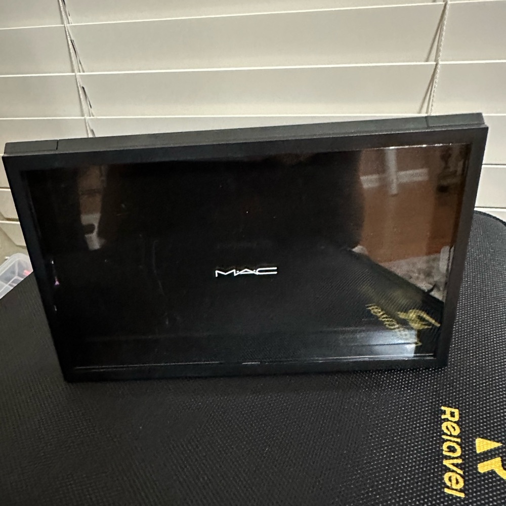 Mac Cosmetics magnetic palette